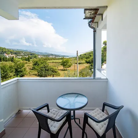 Apartment Lores
