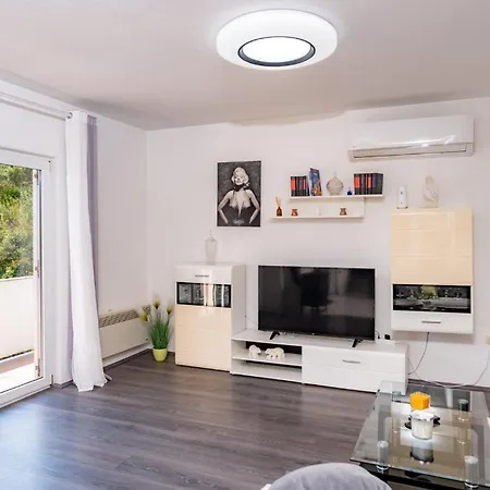 Apartamento Lores Rab Town