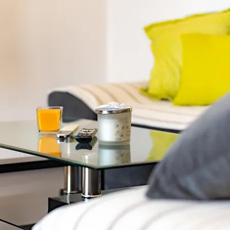 Apartment Lores