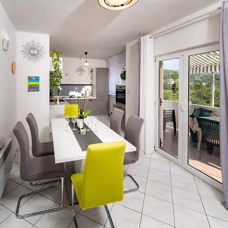 Lores Apartamento Rab Town
