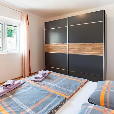Lores Apartamento Rab Town