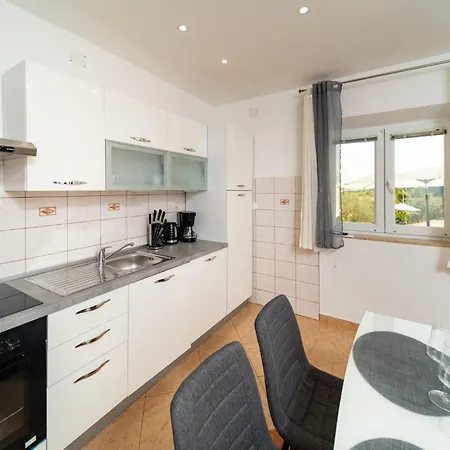 Apartment Lores