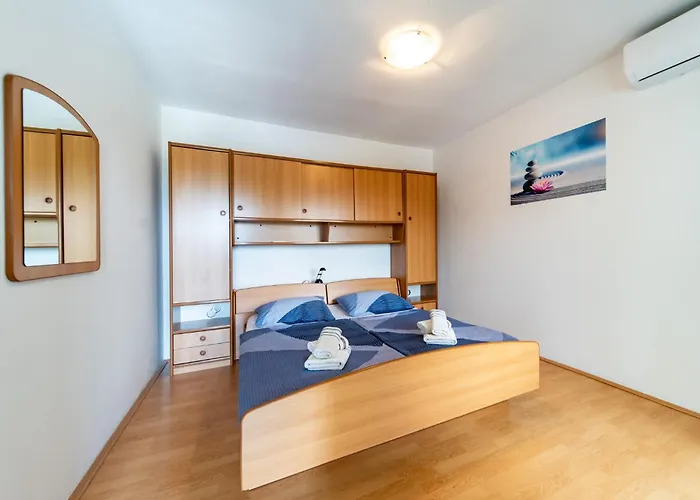 Lores Apartment Rab Town