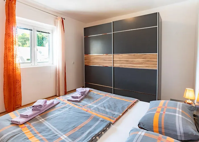 Lores Apartment Rab Town