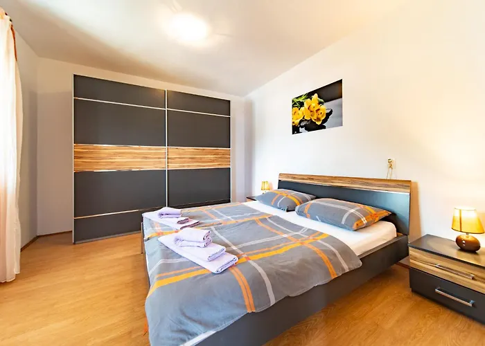 Lores Apartment *
