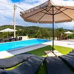 Lores Apartman Rab Town