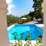 Lores Apartman