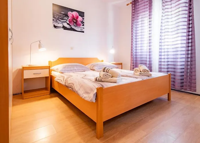 Lores Apartamento Rab Town