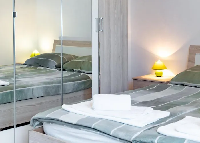 Lores Apartamento Rab Town